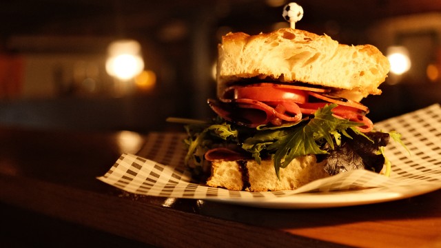 Meat and tomato salad sandwich
