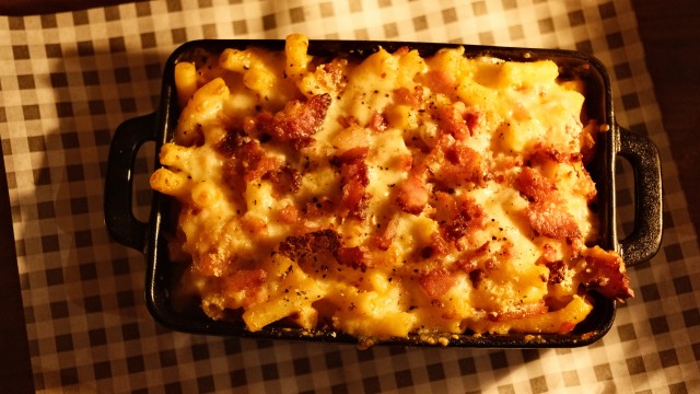 Mac & cheese in sports bar